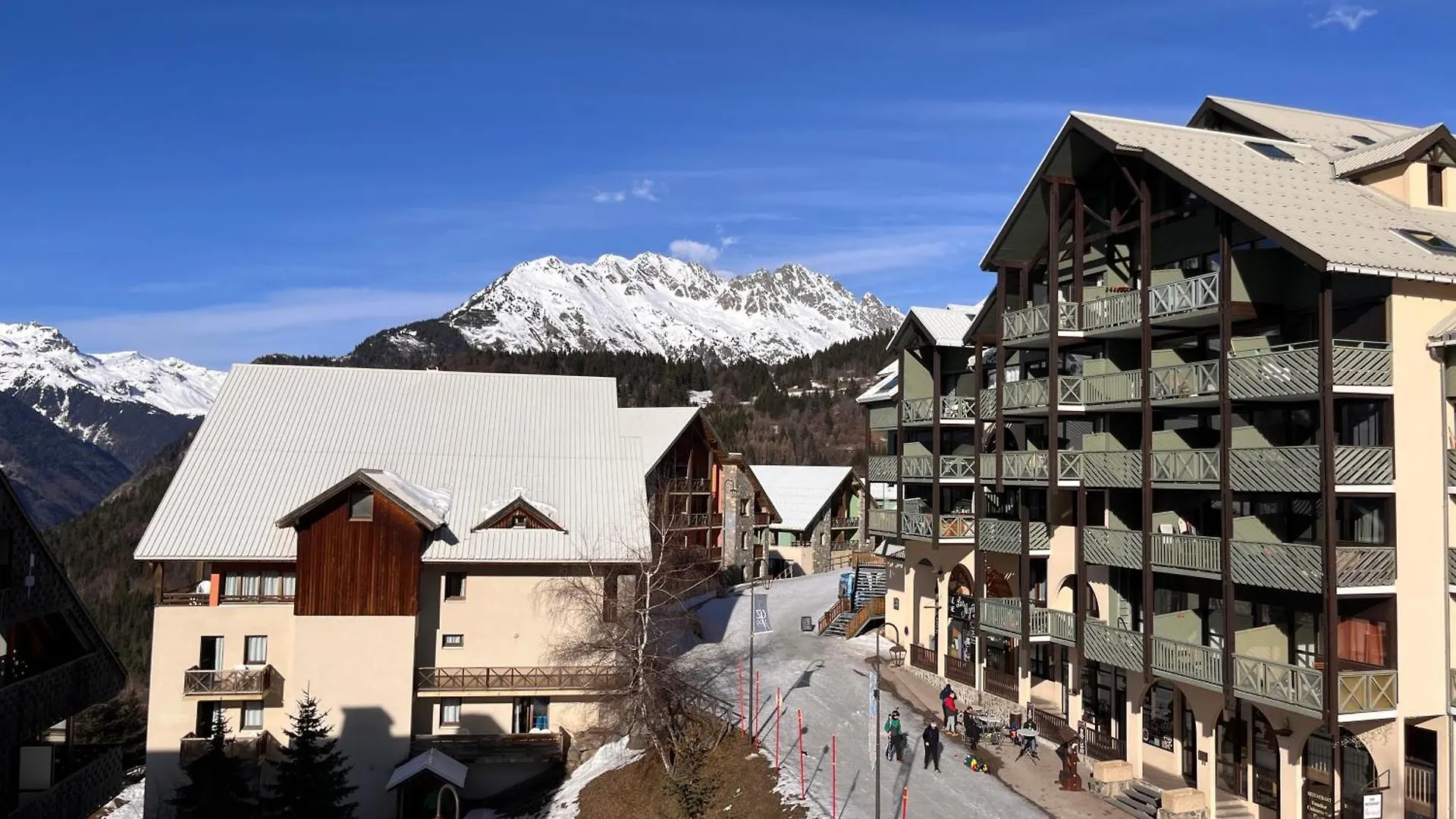 Ski In-Ski Out Appartement In Het Centrum Van Oz 3300 contacts